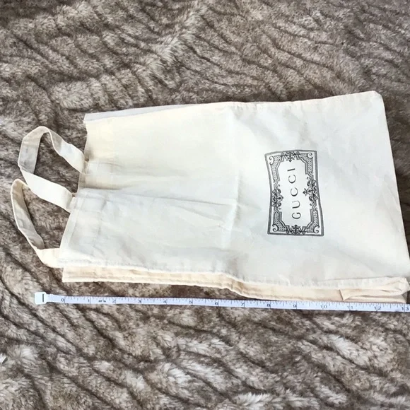 Gucci Cream Tote and Red Patterned Notebook - Picture 4 of 10